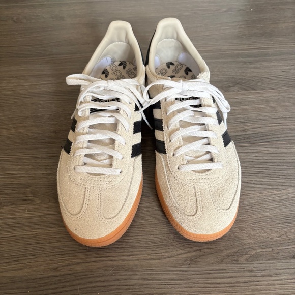 Adidas runners size 9 - Picture 2 of 3